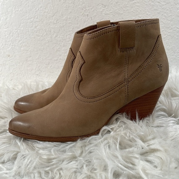 FRYE Reina Bootie 79258 Leather Brown Nubuck Slip On Ankle Booties Boots Sz 8.5 - Picture 4 of 16
